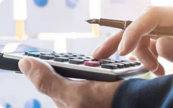 A client calculating the app development cost.